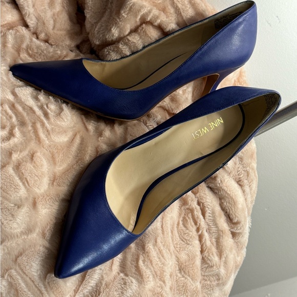 Blue leather pumps size 10 - Picture 3 of 7